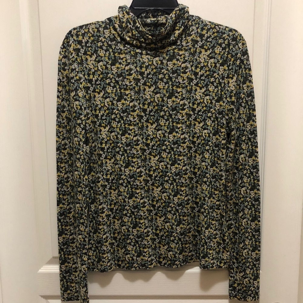 Soft collar, mock neck, long sleeve, floral tee. Size Med